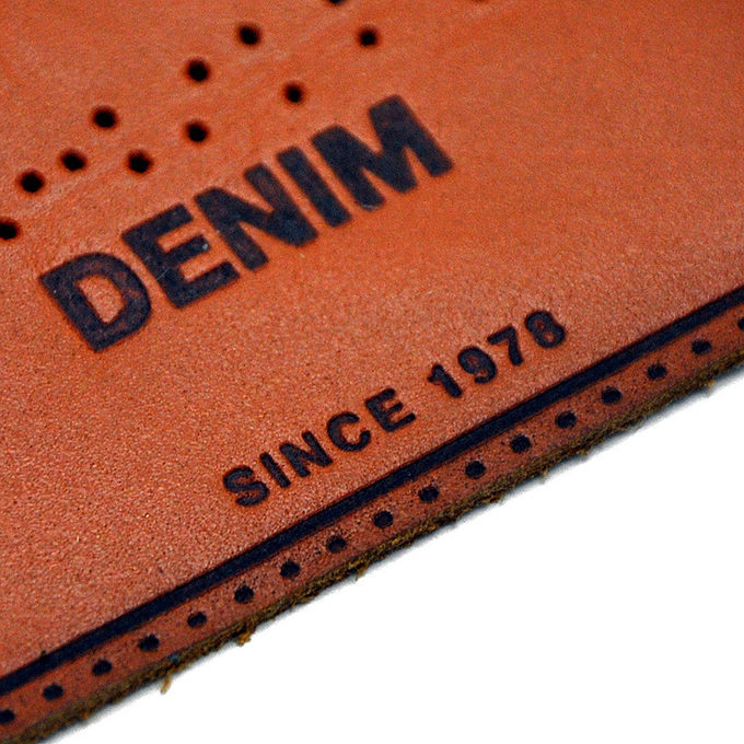 Les labels de cuir de relief de bagage d'habillement de vêtements cousent sur la coupe de laser