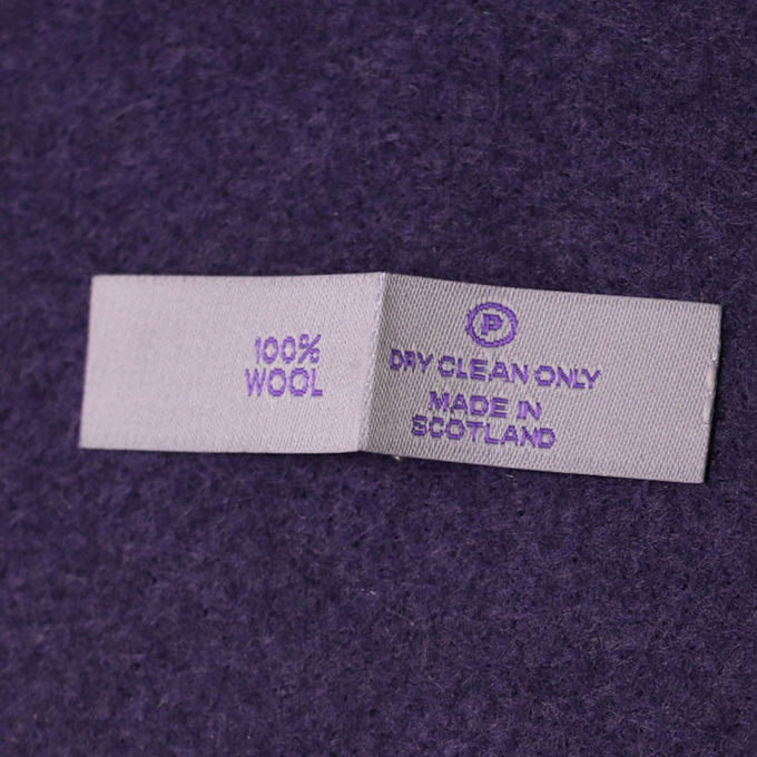 Le vêtement personnalisé cousent dans le pliage central de pli d'extrémité de labels de tissu
