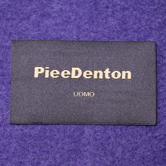 Les labels tissés d'habillement de nom marqué avec le logo ont personnalisé des labels de vêtement