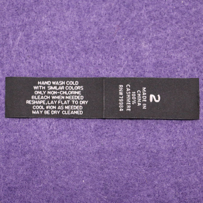 Les labels tissés plats à haute densité de tissu/ont personnalisé les labels tissés
