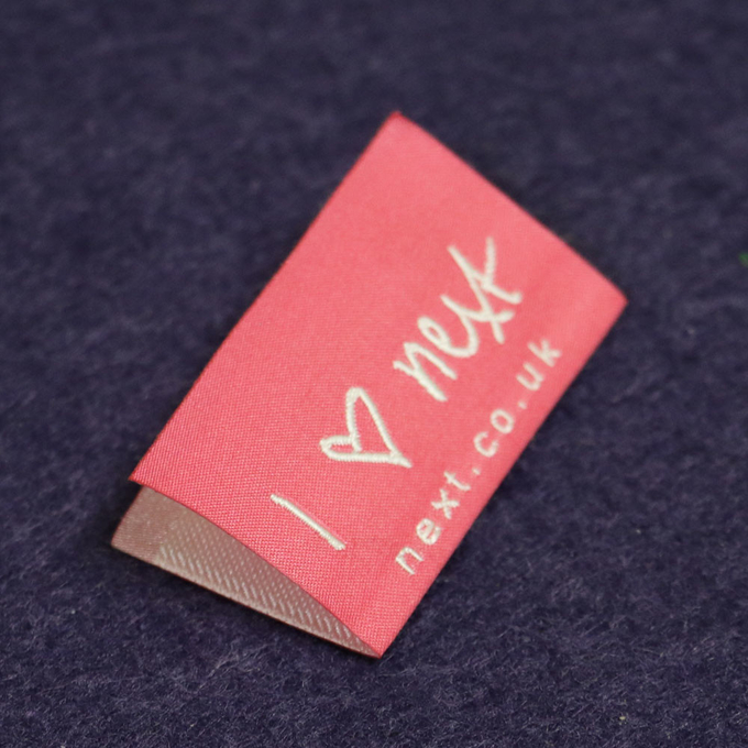 Les labels tissés d'habillement de nom marqué avec le logo ont personnalisé des labels de vêtement