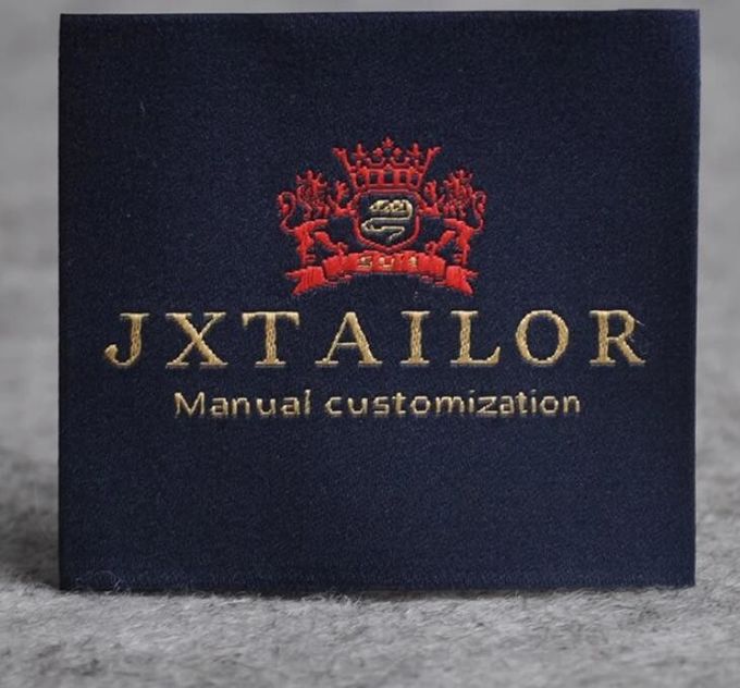 Le logo fait sur commande a personnalisé le fer adhésif d'autocollant de colle de labels d'habillement sur les labels tissés