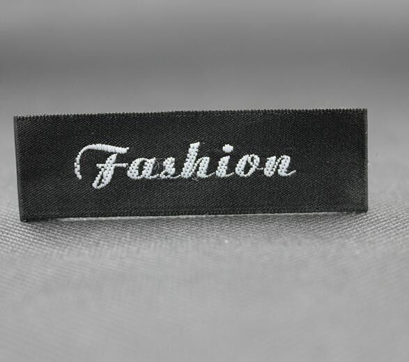 Le textile tissé à haute densité marque le logo de marque de pli central les labels faits sur commande de cou